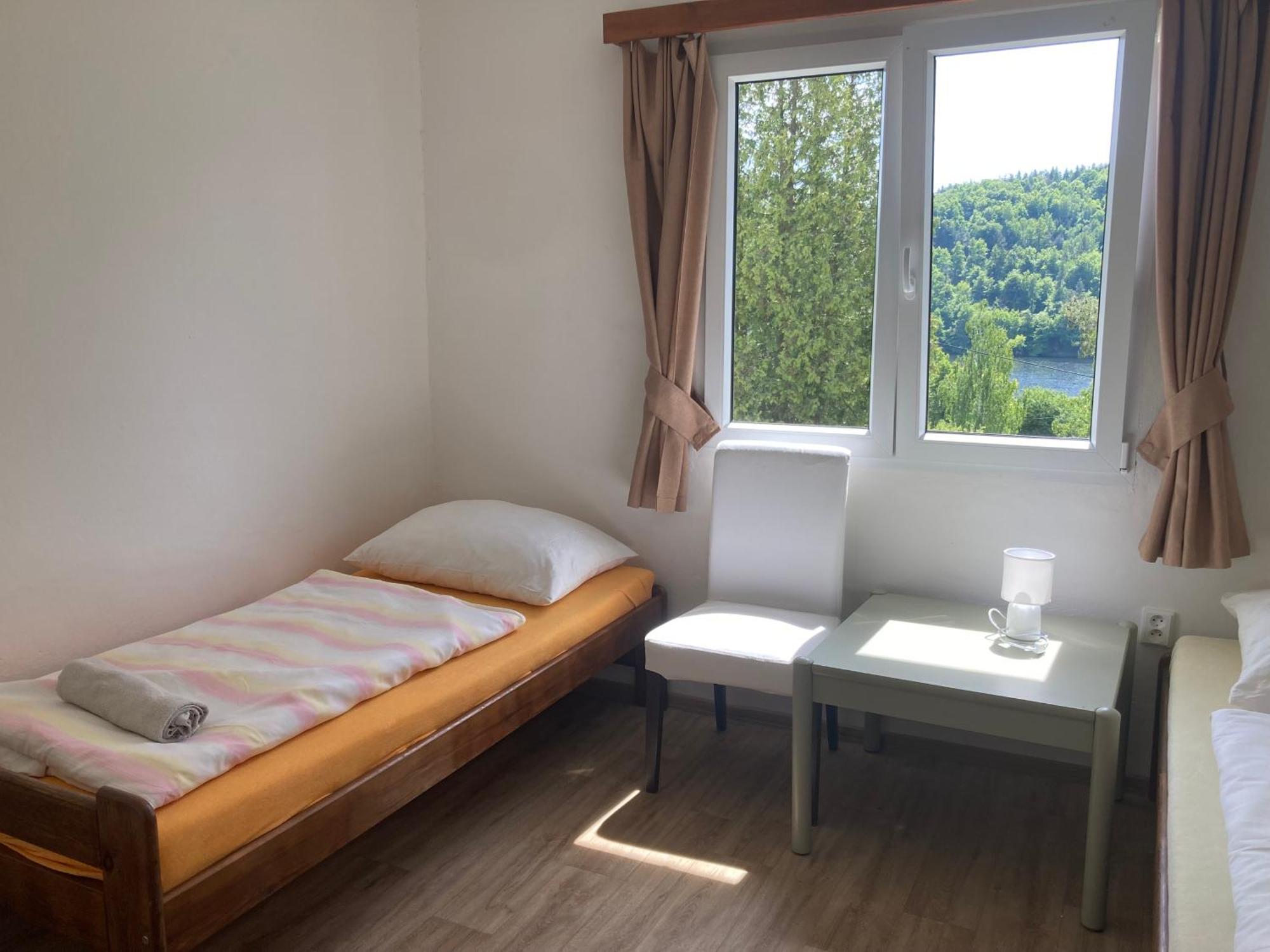 Penzion Cholin Novy Knin Exteriör bild